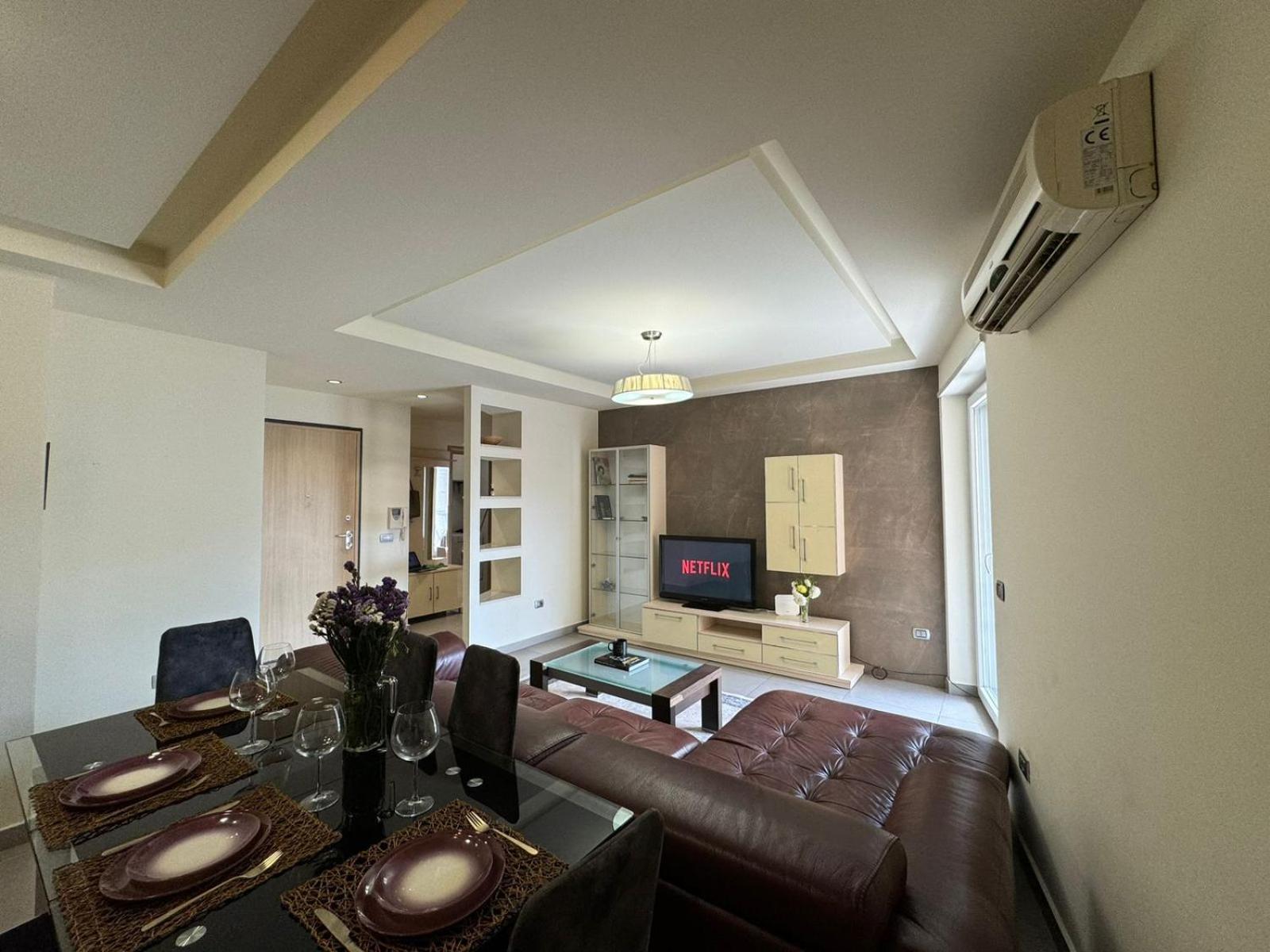 Diem Apartment Near Pazari I Ri Tirana Exterior photo